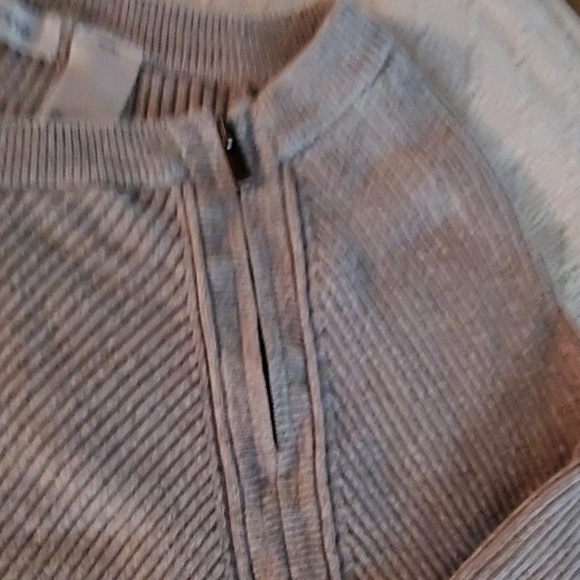 Sweater - Picture 4 of 4